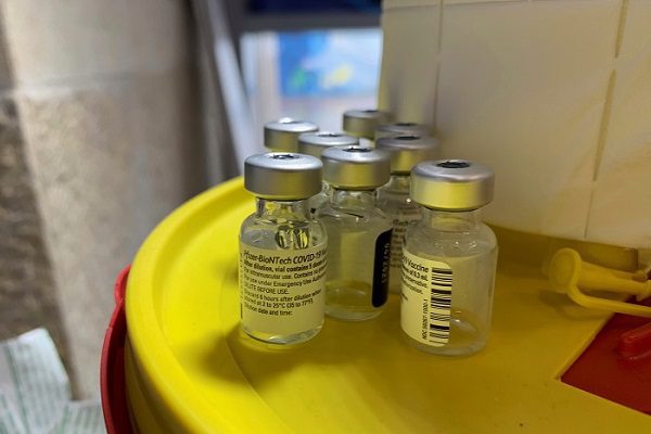Pfizer considera "probablemente" necesaria una tercera dosis de su vacuna