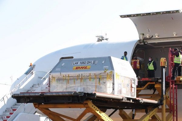 Llega a México lote de 487 mil 500 vacunas de Pfizer