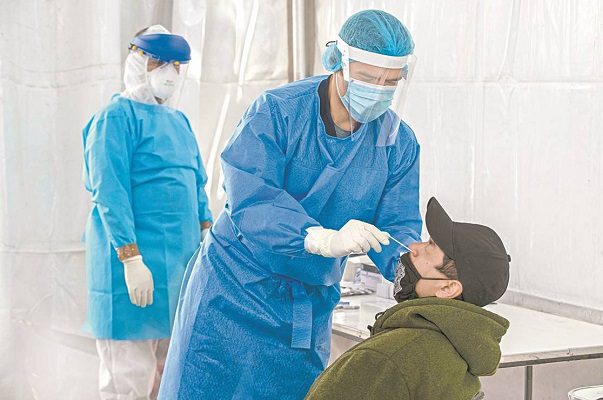 Aíslan a 46 personas en Hidalgo por caso de cepa británica de Covid-19