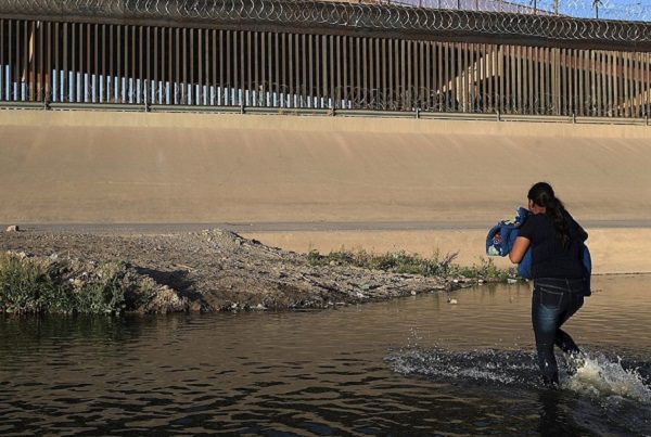 En su mayor nivel en 20 años, detenciones en frontera de EU suben 71%