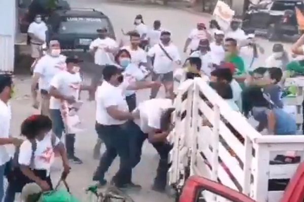 A golpes terminaron simpatizantes de MC y PVEM en Puerto Vallarta #VIDEOS