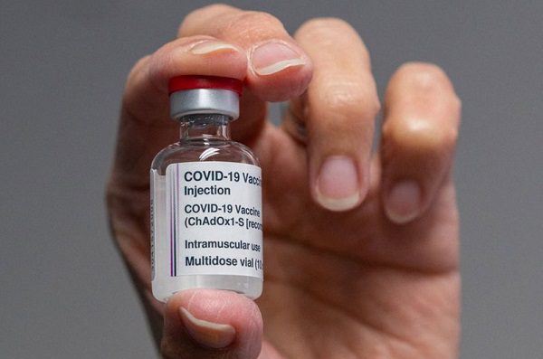 Francia aplicará vacuna de Pfizer o Moderna en lugar de la de AstraZeneca en segunda dosis