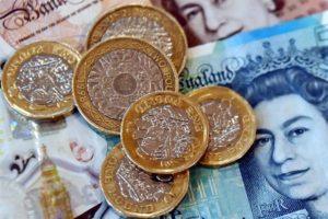 Banco central de Reino Unido analiza crear una moneda digital