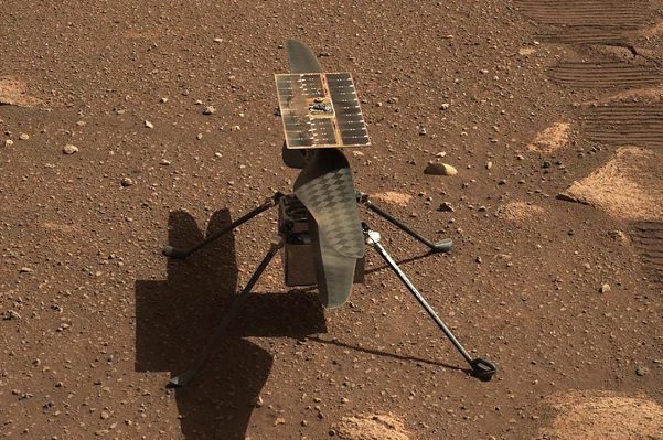 El helicóptero de la NASA en marte, el Ingenuity, vuela con éxito