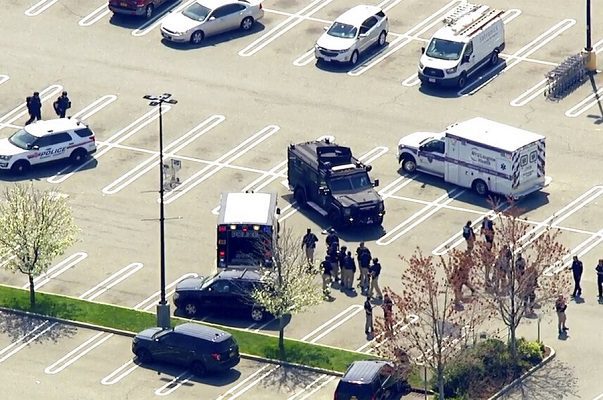 Tiroteo en tienda de NY deja un muerto y 2 heridos. Identifican a sospechoso