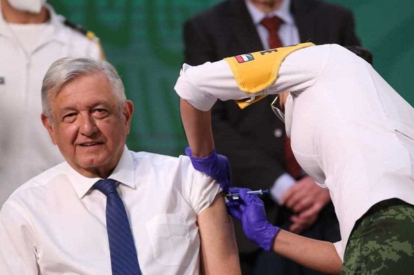 "No tuve que parar mis actividades", asegura AMLO sobre vacunación