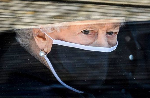 La reina Isabel II cumple 95 de luto y sin actos públicos
