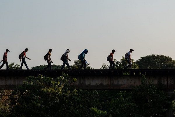 Dos migrantes mueren y tres resultan heridos tras asalto en Tabasco
