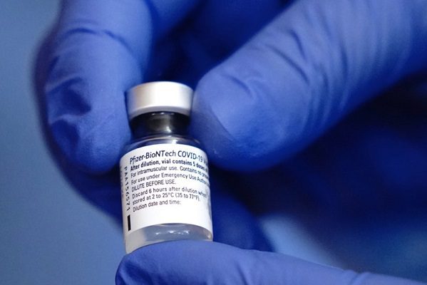 Pfizer encuentra dosis falsas de su vacuna en México y Polonia