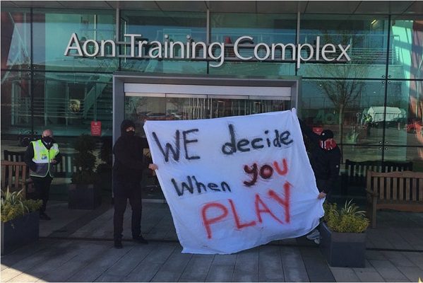 Irrumpen entrenamiento del Manchester United en protesta por la Superliga