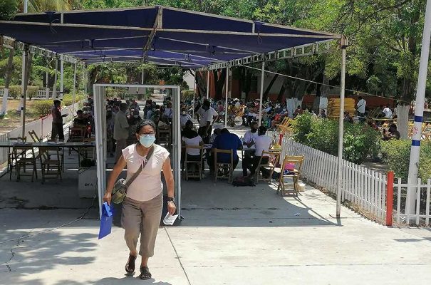 Muere adulto mayor tras recibir vacuna contra covid-19 en Oaxaca