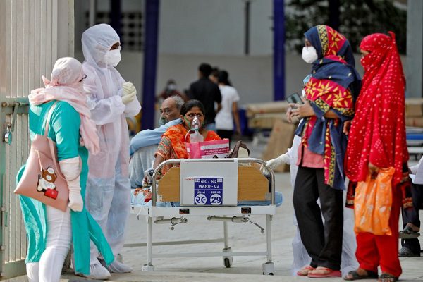 India rompe récord mundial de contagios diarios de Covid-19