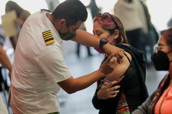 Investigan caso de estudiante que se vacunó anticipadamente en Veracruz