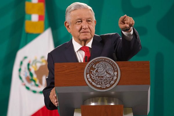 Con apercibimiento y vede electoral, AMLO destacó beneficios por acuerdos laborales
