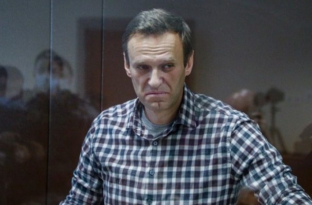 El opositor Alexéi Navalni abandona su huelga de hambre