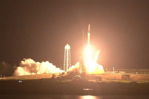 Despega misión tripulada de SpaceX y la NASA hacia la EEI #VIDEO