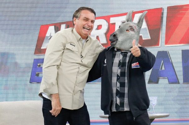 Bolsonaro amaga con usar al ejército para contener caos que provocará el confinamiento