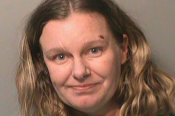 Mujer atropelló a dos menores porque uno "era mexicano" y el otro "islámico"