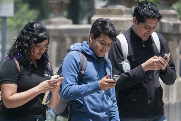 Rechazan 53 amparos contra el padrón de celulares