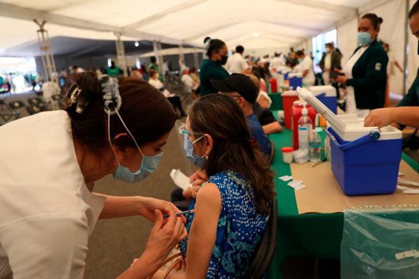 Desde mañana inicia registro de vacunación en para adultos de entre 50 a 59 años