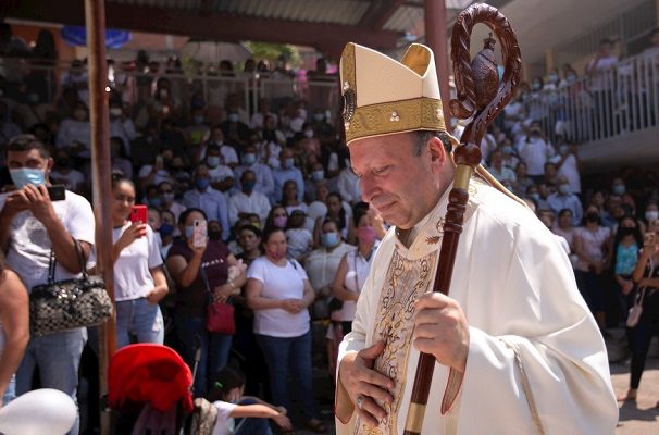 Había narcos en visita a Aguililla, dice nuncio Franco Coppola