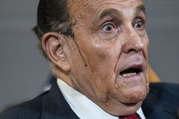 Investigan a Rudolph Giuliani por nexos criminales con Ucrania