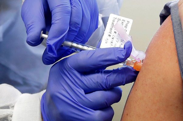 Regulador europeo registra casos de trombos con vacunas de Pfizer y Moderna