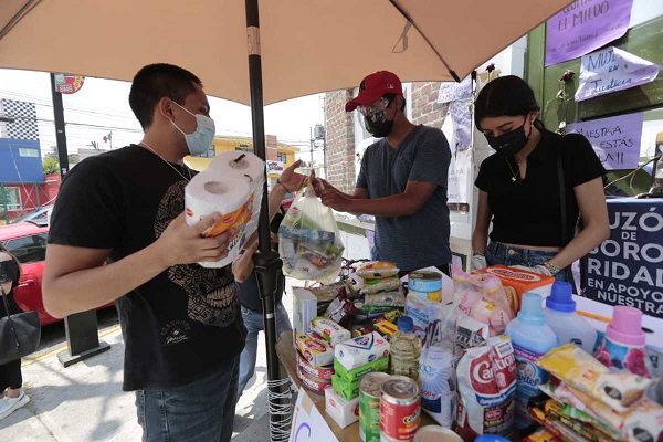 Alumnos de UAEMex realizan colecta por maestra violentada