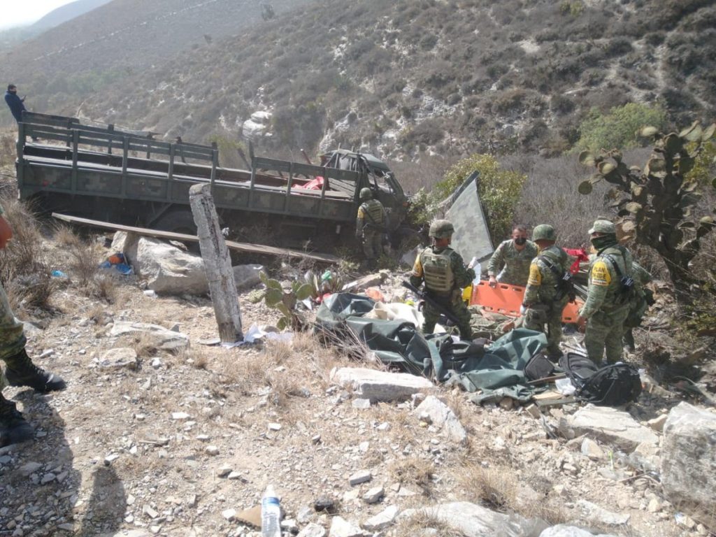 Fallecen 2 militares en accidente vehicular en Puebla-Orizaba, hay 25 heridos
