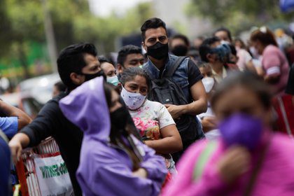 México suma 215 mil 113 muertes por Covid-19