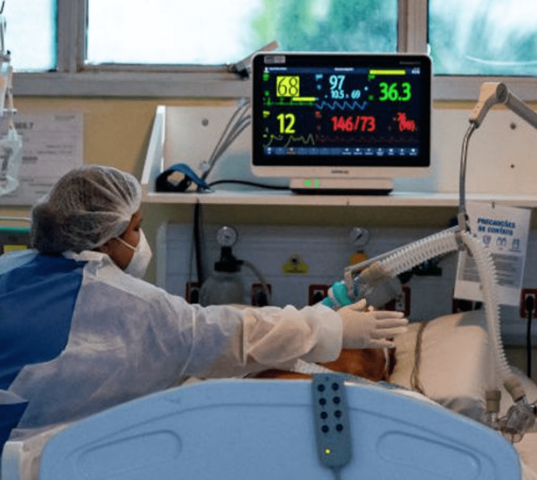 Niña de 13 años tuvo a su bebé y ahora está grave en la por Covid