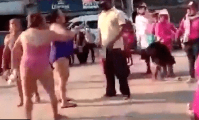 “De nosotros tragan” dicen turistas de Tepito y agreden a comerciantes de Acapulco #VIDEO