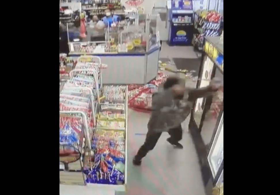 Captan ataque racista a familia asiática en EUA #VIDEO