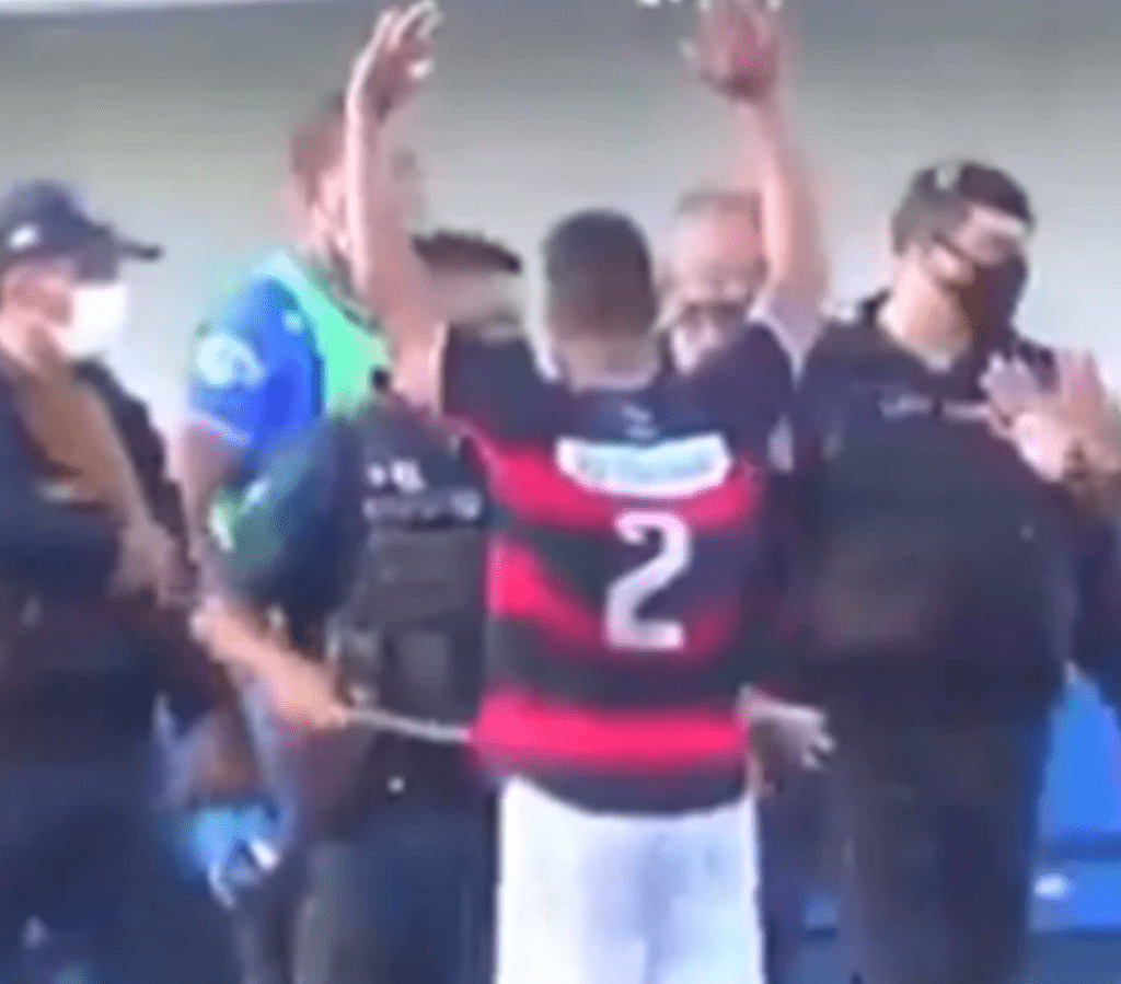 Policía dispara a jugadores en pleno juego de la Liga de Brasil