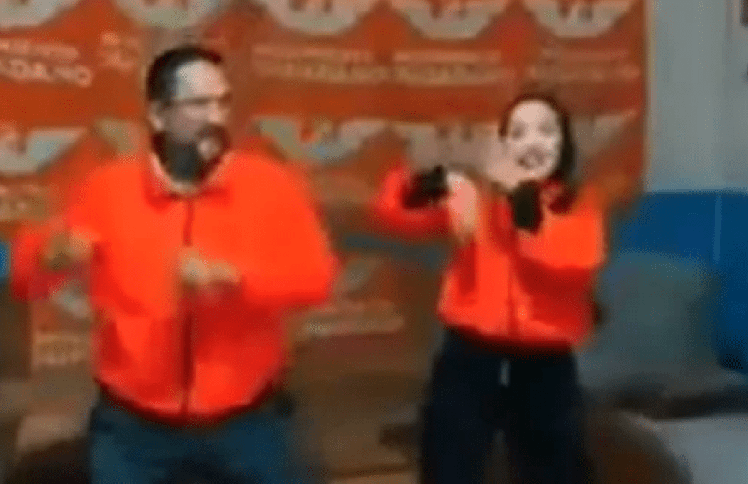 Candidato en Chiapas baila "movimiento naranja" en TikTok