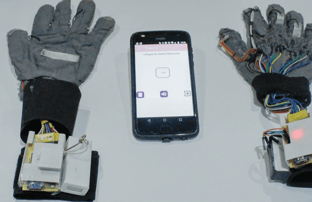 Ingenieras del IPN crean guantes para descifrar Lengua de Señas Mexicana