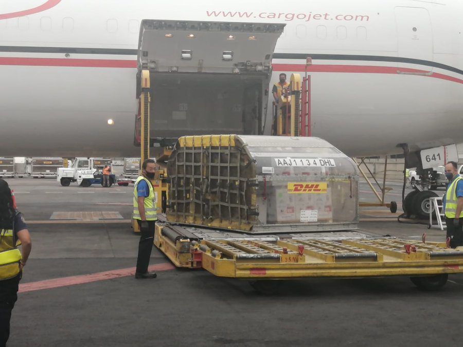 Lote de 500 mil vacunas anticovid de Pfizer llega a México