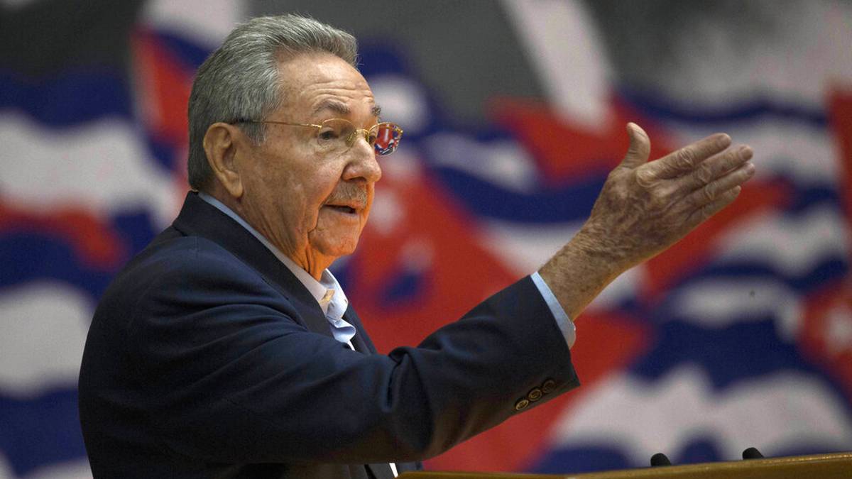Renuncia Raúl Castro a la jefatura del Partido Comunista de Cuba