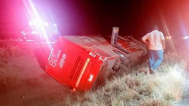 Se vuelca autobús en autopista de Veracruz, 19 lesionados