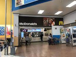 McDonald’s prevé cerrar la mayoría de restaurantes integrados a Walmart en EUA