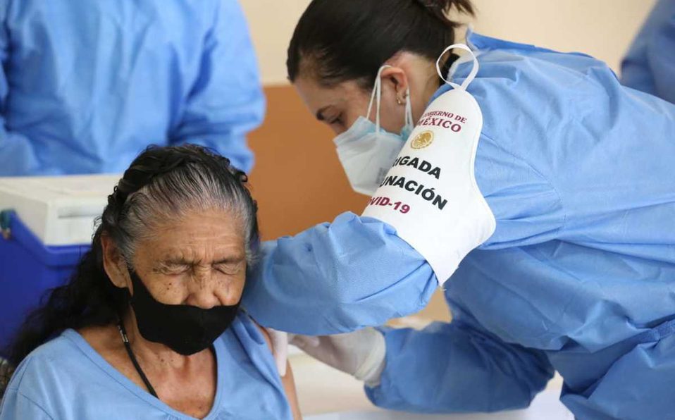 Nuevo León iniciará mañana vacunación contra Covid en maestros