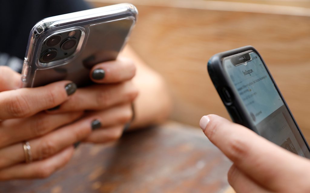 FGR adquirió en últimos 2 años programas para espionaje masivo de teléfonos celulares