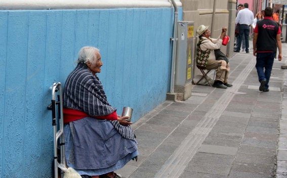 Alistan vacunación anticovid para adultos mayores presos y en situación de calle en CDMX