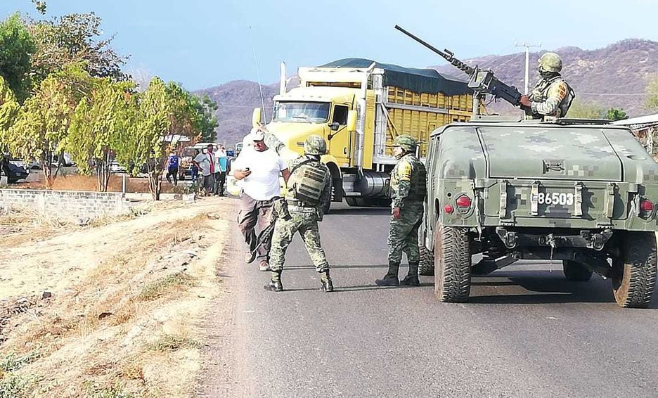 Emboscan a elementos del Ejército en Michoacán; hay dos muertos y un herido