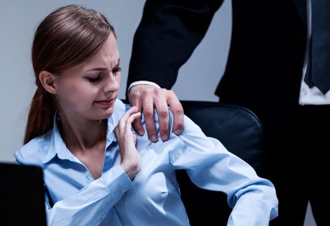 PRI propone hasta dos años de cárcel por hostigamiento sexual