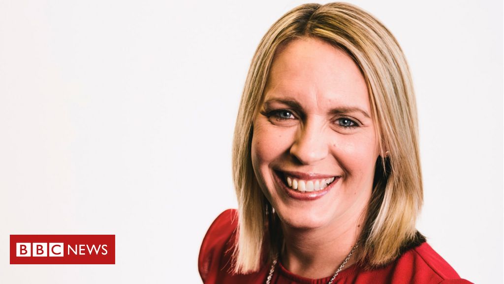 Muere presentadora de BBC en Inglaterra tras recibir dosis de AstraZeneca