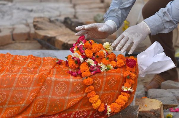 India registra nuevo récord de muertes por Covid-19 en un día, 3 mil 680