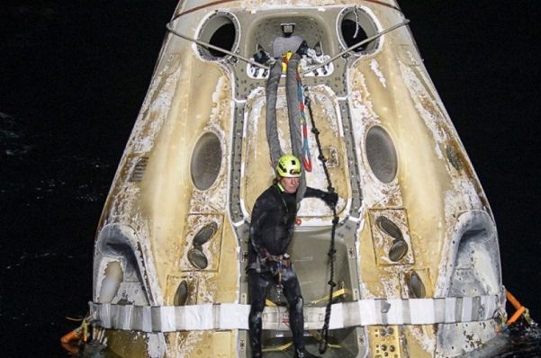 Nave de SpaceX regresa de la EEI con cuatro astronautas #VIDEOS