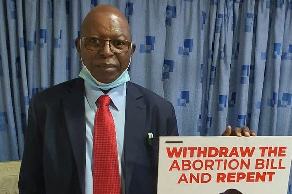 Muere por Covid-19 doctor que aseguraba que "la vacuna era innecesaria"