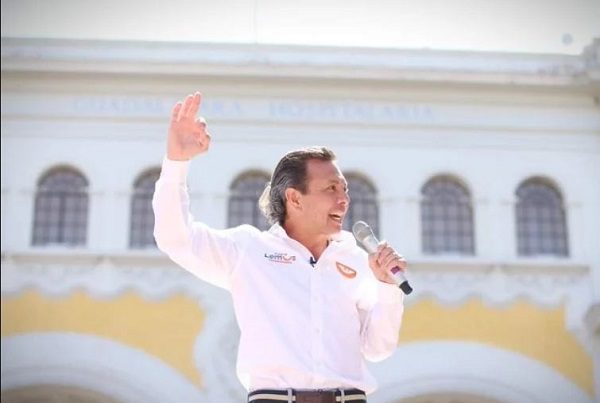 Candidato justifica amenazas de su madre a periodista diciendo que "una grave enfermedad"